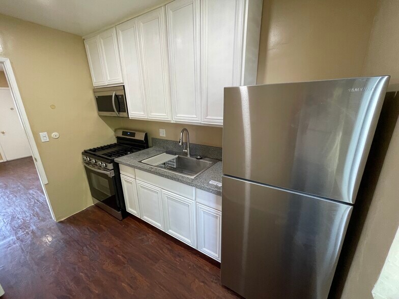 Building Photo - 1941 Wilcox Ave