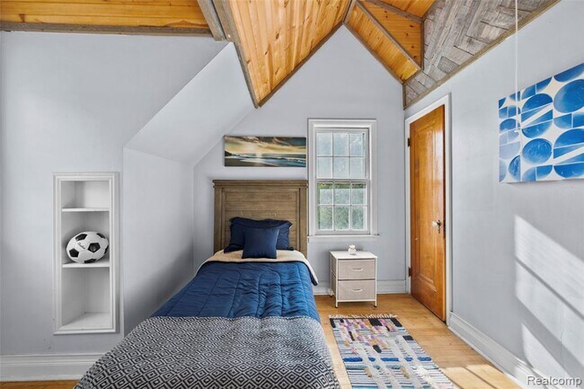 Building Photo - 1674 Eaton Rd