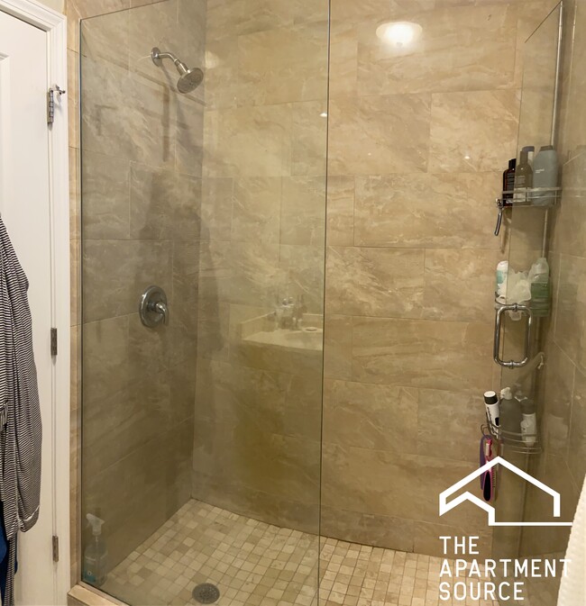 Building Photo - 1811 N Clybourn Ave