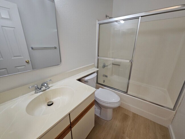 Building Photo - Great Location.... Gorgeous 2 Bedroom 2 Bath End Unit Condo in North San Jose