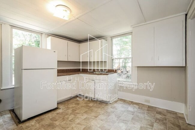 Building Photo - 2214 Nissen Ave