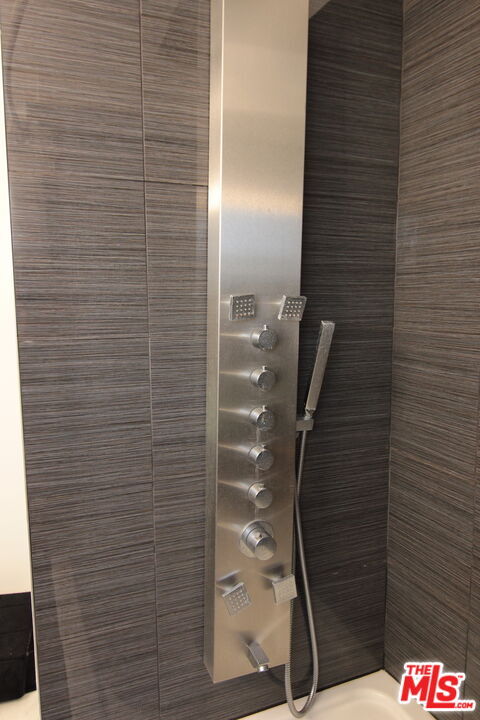 Building Photo - 8111 Westlawn Ave