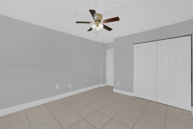 Building Photo - 8889 Fontainebleau Blvd