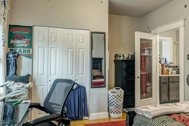 Building Photo - 6415 Cates Ave