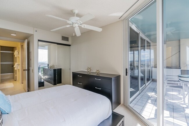 Building Photo - Furnished 1 Bed 1 Bath 1 Parking at Honolulu Park Place