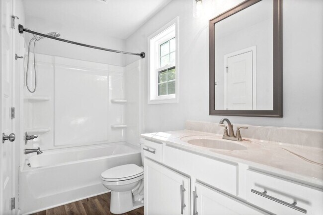 Building Photo - 960 Charlotte St