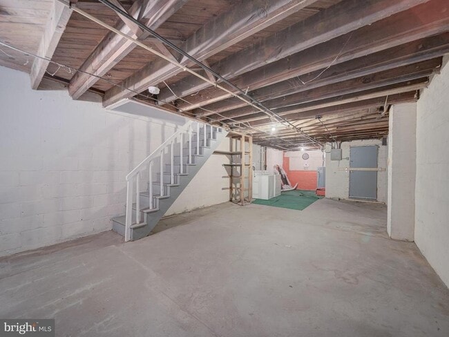 Building Photo - 2047 Griffis Ave
