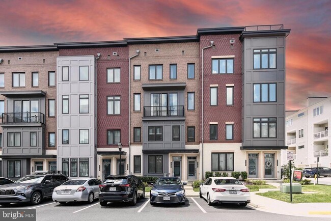 Primary Photo - 43185 Mongold Square