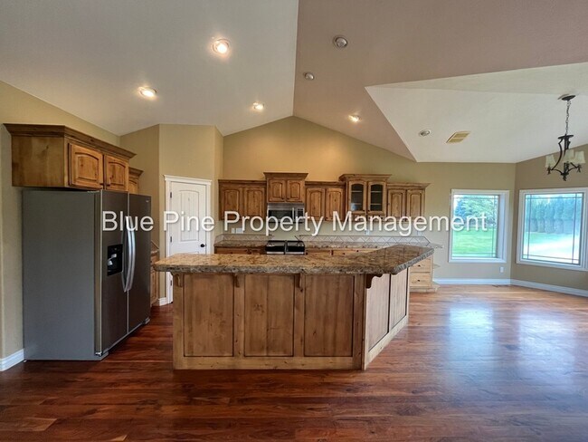 Building Photo - 6192 Pheasant Dr