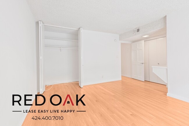 Building Photo - 511 N Kenmore Ave