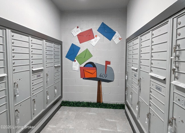 Building Photo - 601 E Main St