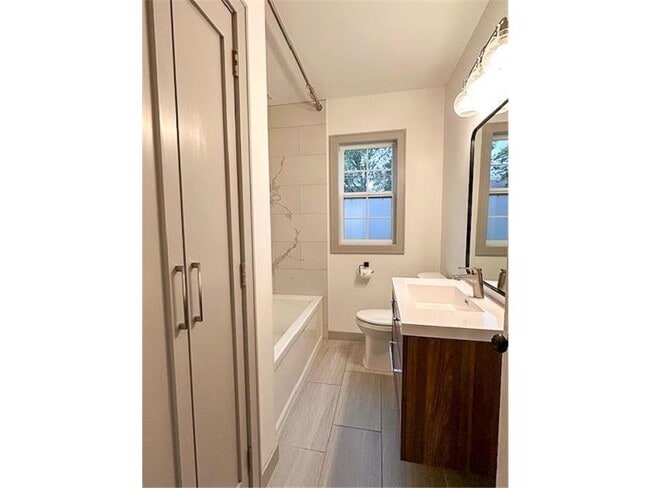 Building Photo - 2836 Dakota Ave S