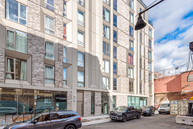 Building Photo - 33 Little Nassau St