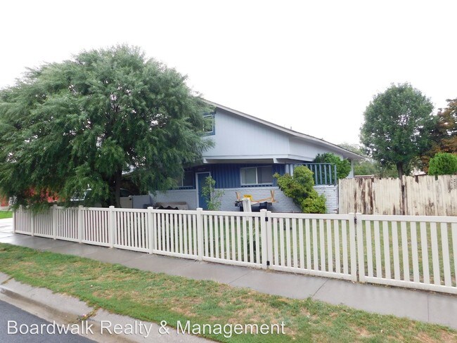 Building Photo - 3890 S Cheryl St