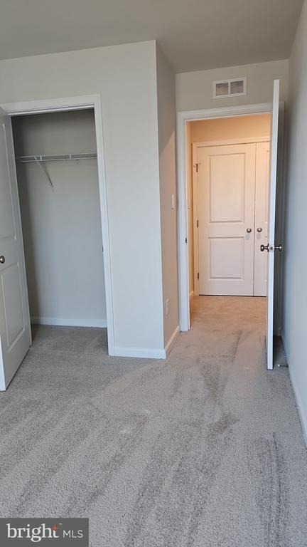 Building Photo - 18 Elliot Ln