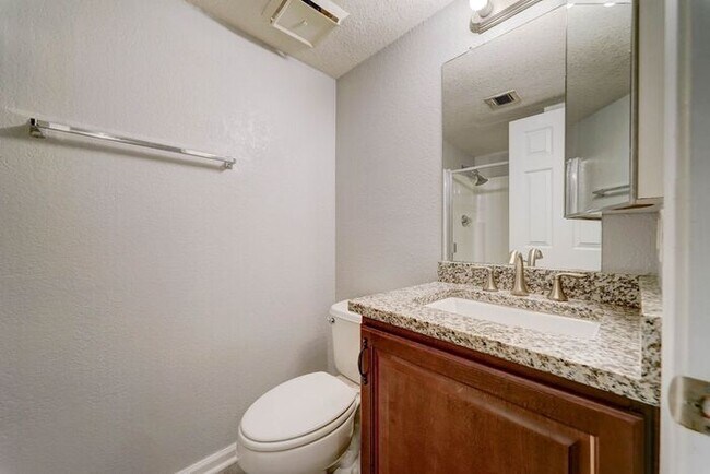 Building Photo - MOVE IN SPECIALS 2 weeks FREE - Townhouse with 2 Bedrooms 2 Bath!