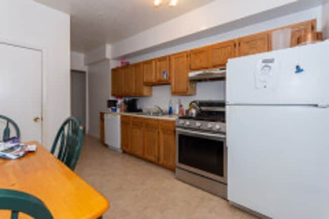 Building Photo - LARGE Allston 3 BR Apartment - September 1st (0.28 Miles to B Line)