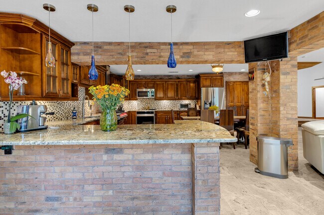 Building Photo - 13400 N Calusa Club Dr