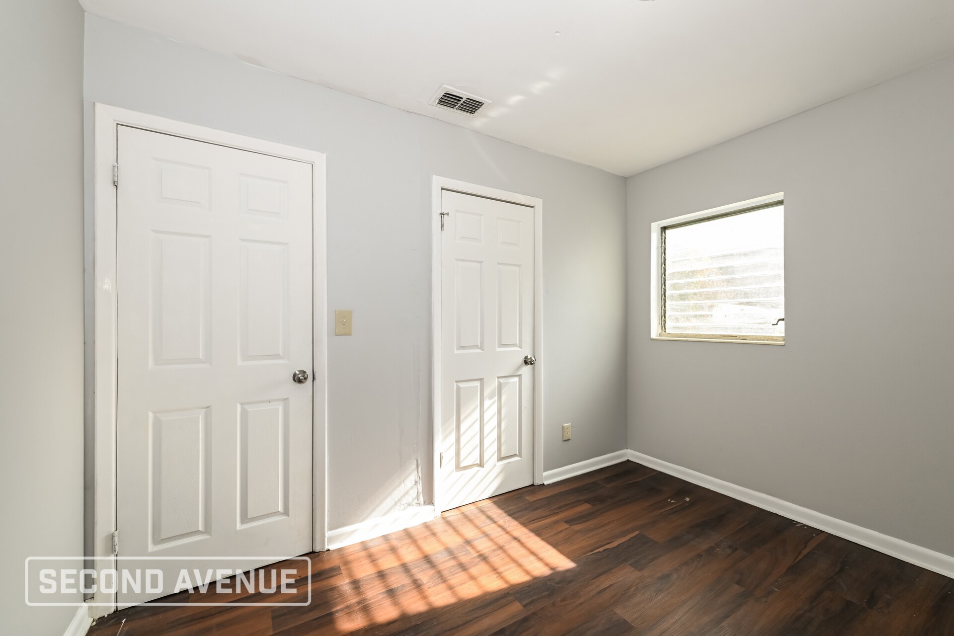 Building Photo - 1964 Leonard Cir S