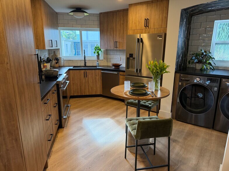 Building Photo - 818 SE 4th St