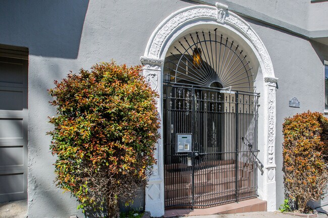 Building Photo - 390 Liberty