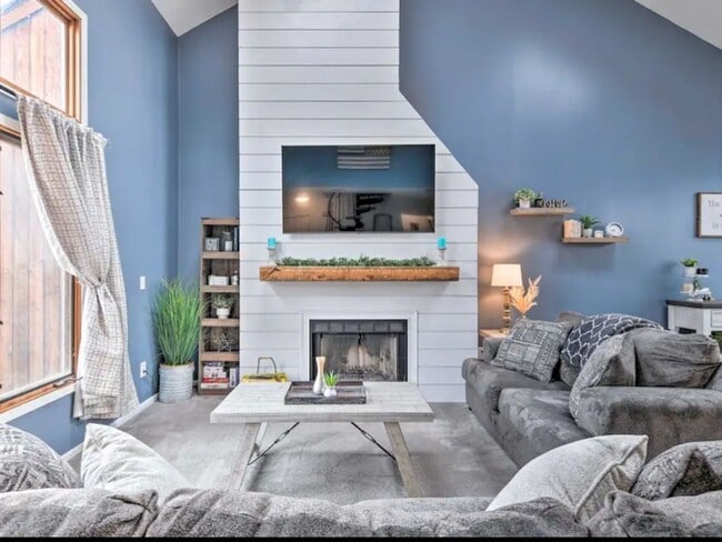 Building Photo - 7 Pevero Dr