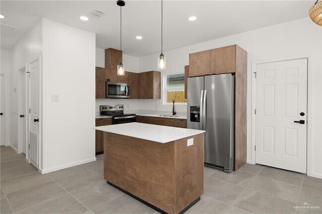 Building Photo - 2809 S Links Dr