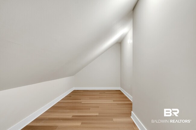 Building Photo - 27085 Park Dr