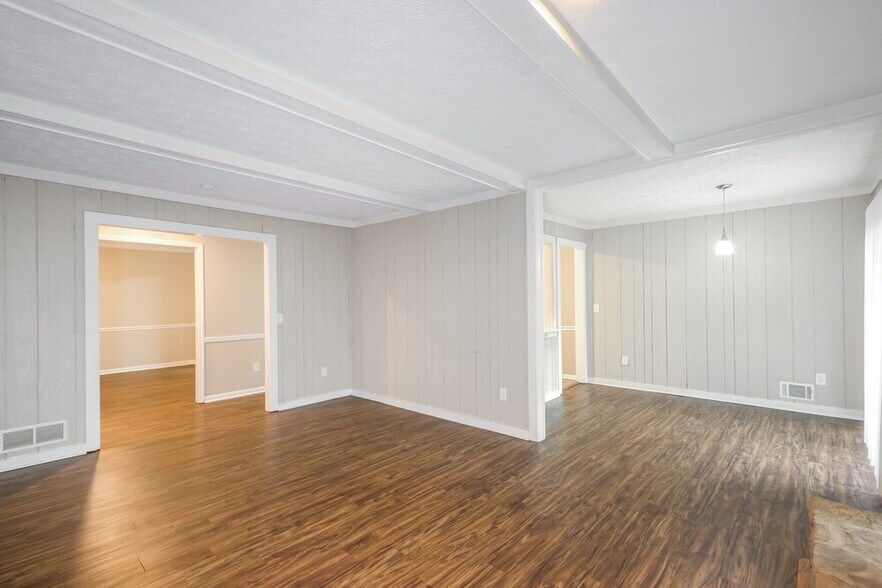 Building Photo - 4765 Banner Elk Dr