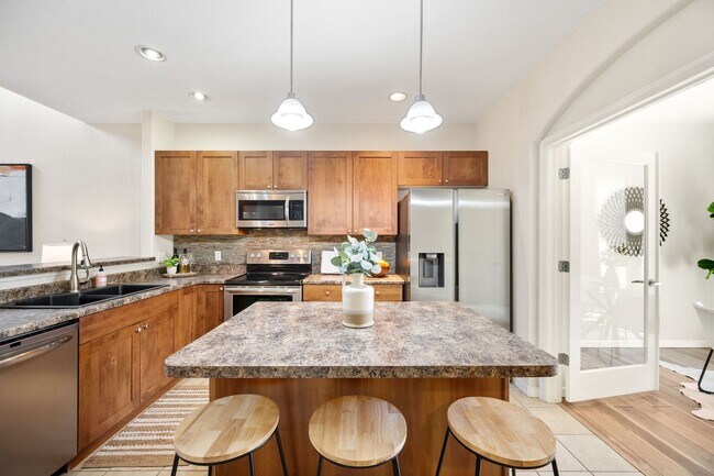 Building Photo - Spacious 3BR + Loft in the Palomino Park C...
