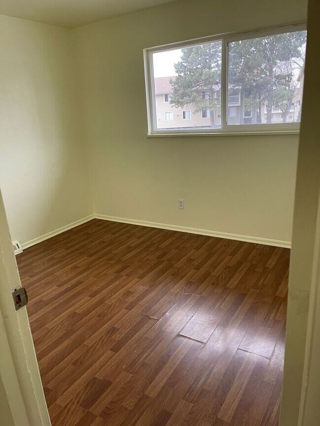 Building Photo - Good home, great location -- MUST SEE