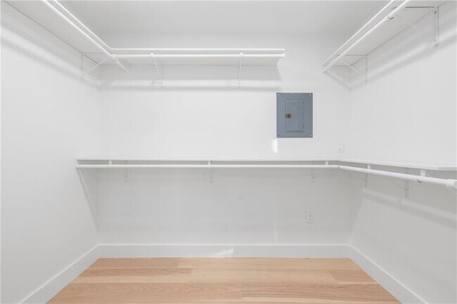 Building Photo - 7 Sheffield Ave