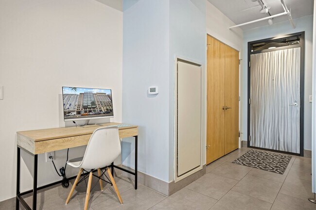 Building Photo - Logan Circle Condo