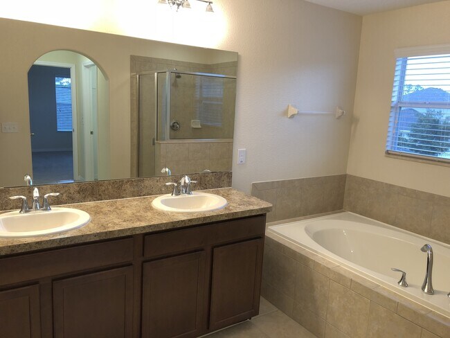 Building Photo - Beautiful Renovated 3/2.5 Located In Independence