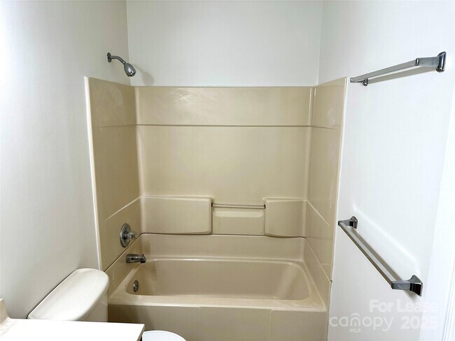 Building Photo - 5589 Wrenn Dr