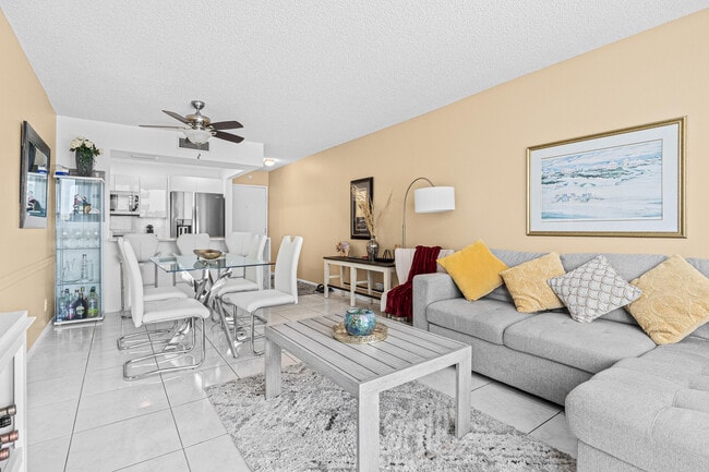 Building Photo - 525 N Ocean Blvd