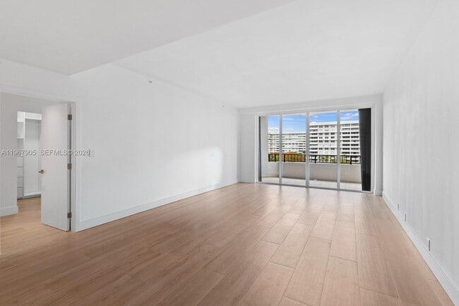 Building Photo - 251 Crandon Blvd