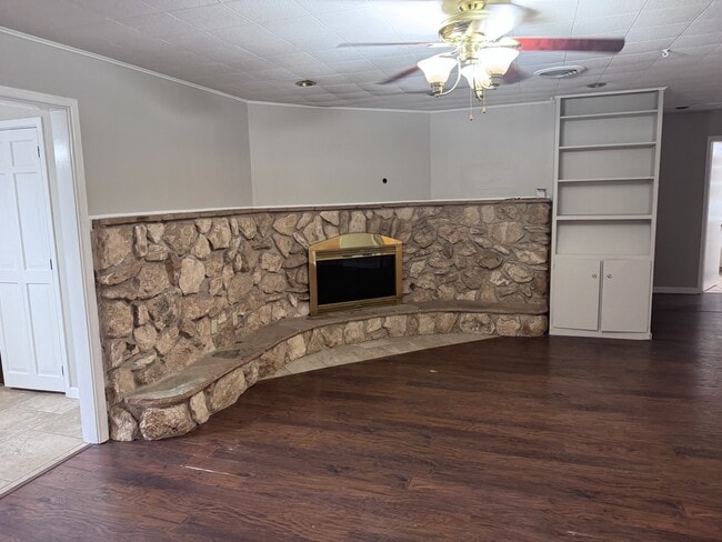 Building Photo - 2118 Westbrook Ave