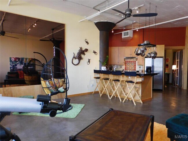 Building Photo - 701 N 15th St