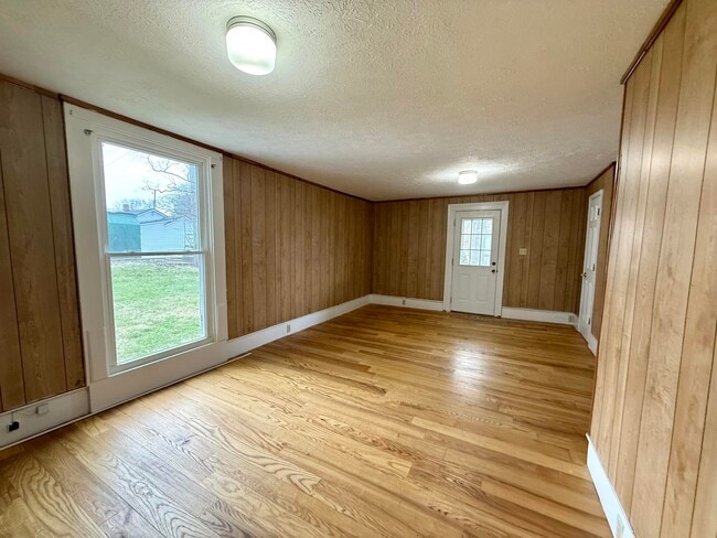 Building Photo - 927 E Mt Vernon St