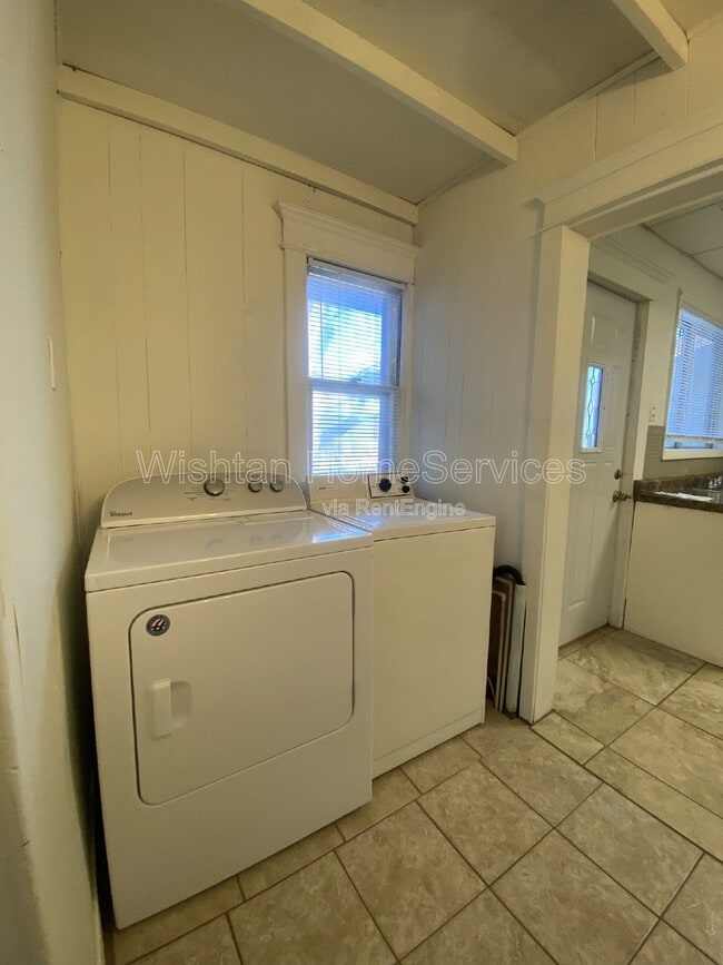 Building Photo - 224 N Ward St