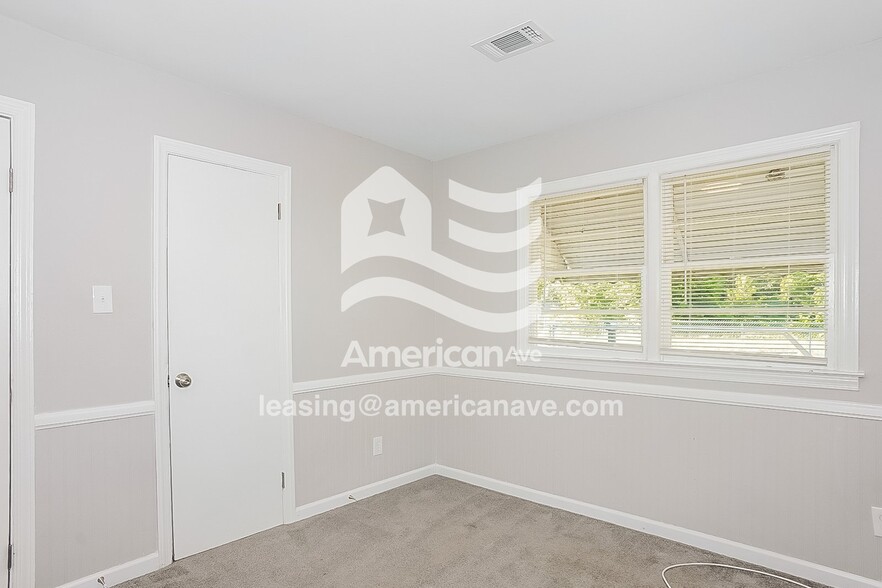 Building Photo - 1952 Williams Dr