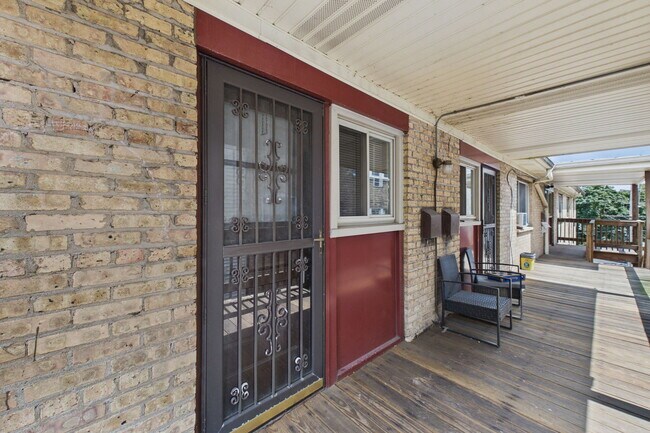 Building Photo - 7019 N Ridge Blvd