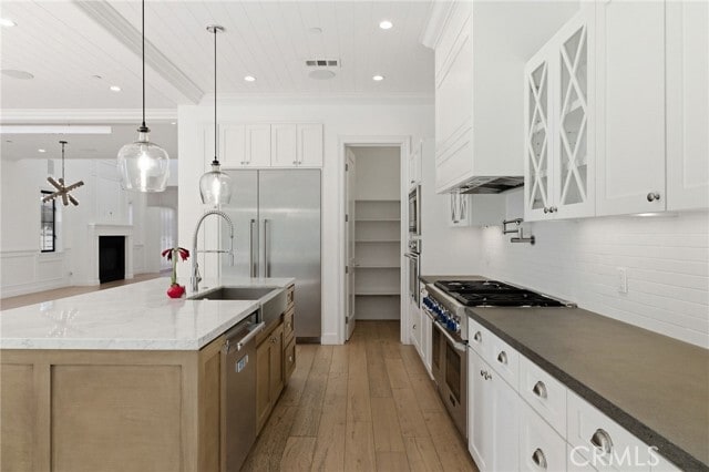 Building Photo - 1405 Oak Ave