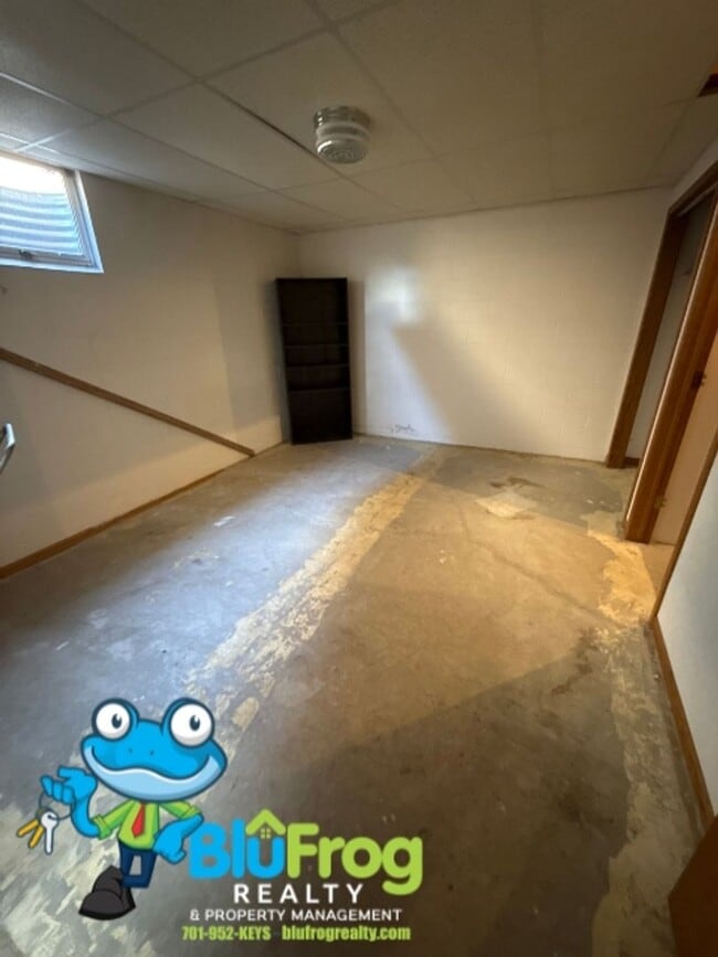Building Photo - MO -  8th Ave Duplex