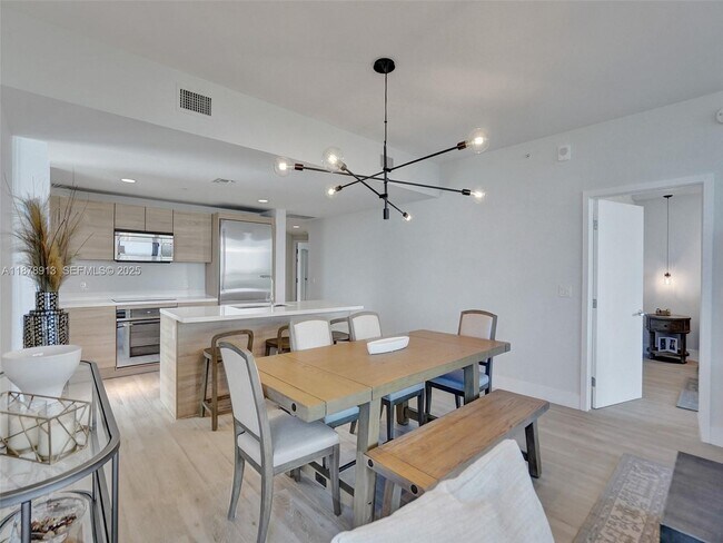 Building Photo - 16385 Biscayne Blvd