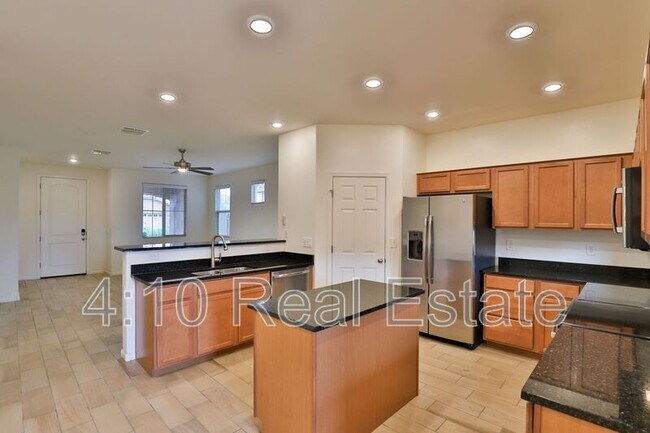 Building Photo - 5216 S 16th Pl