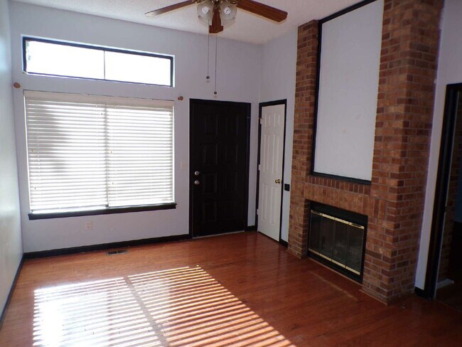 Building Photo - Wind Stream Condos - 3 Bedroom - 2 bathroo...