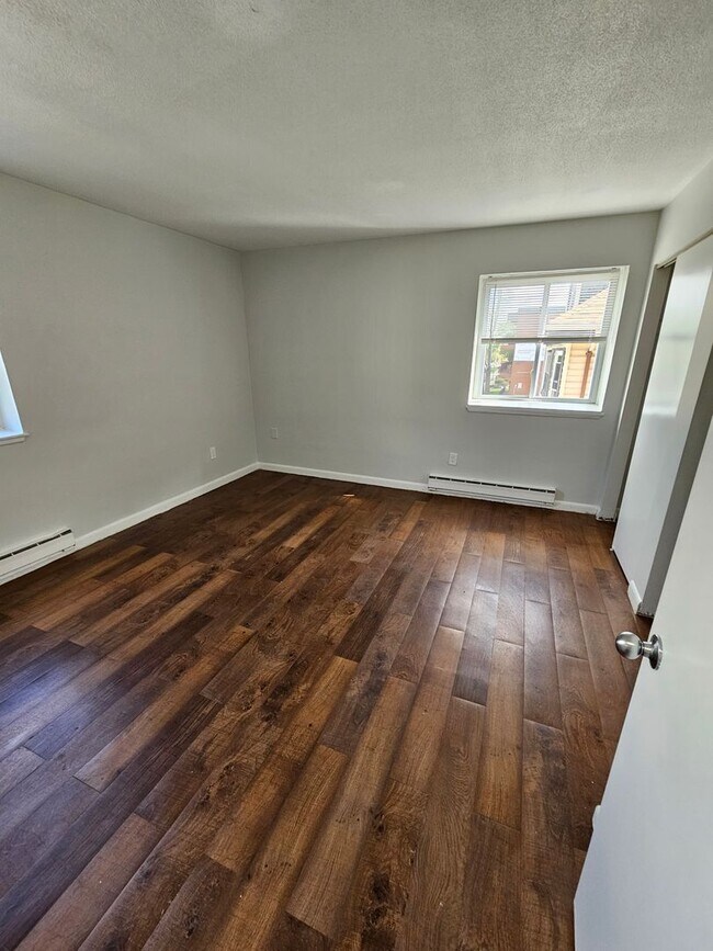 Interior Photo - 498 Norfolk St