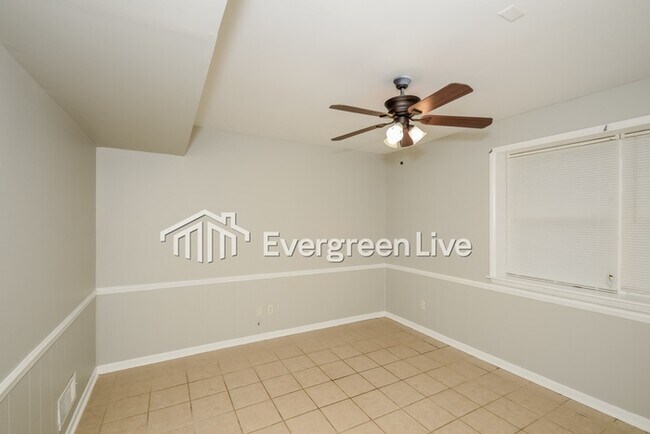 Building Photo - 237 Russet Woods Dr
